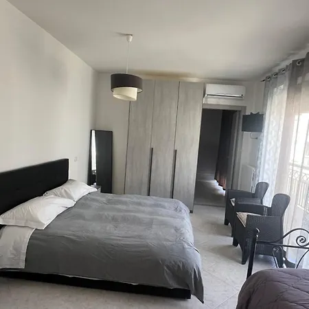 Dimora Le Grottaglie فندق مبيت وإفطار 3*